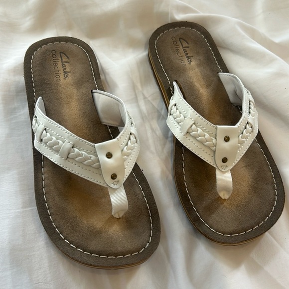 Clarks Shoes - Clarks off white Flip Flops Sandals  Women sz 7 M